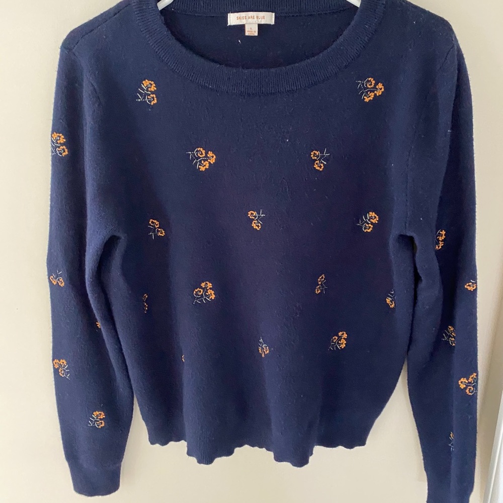 Knit blue flower top